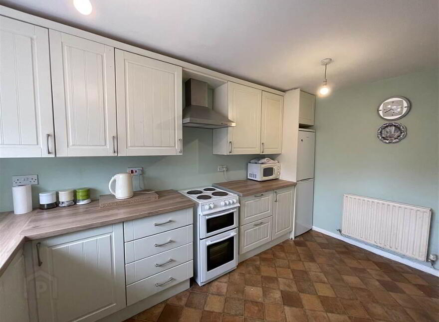 32 Moyard Parade, Belfast, BT12 7HG