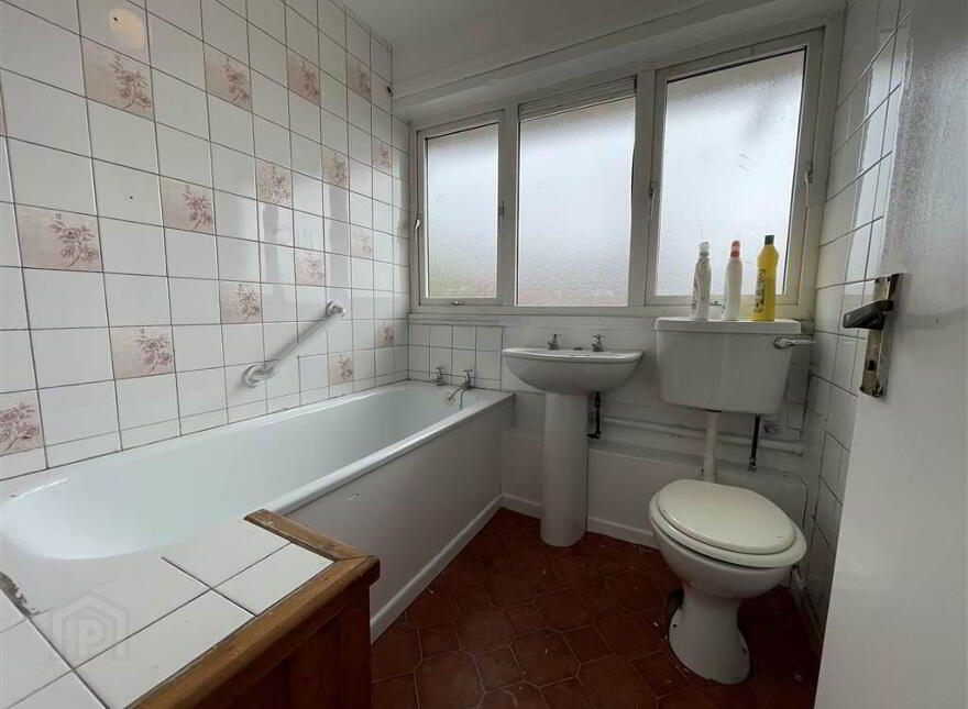 32 Moyard Parade, Belfast, BT12 7HG