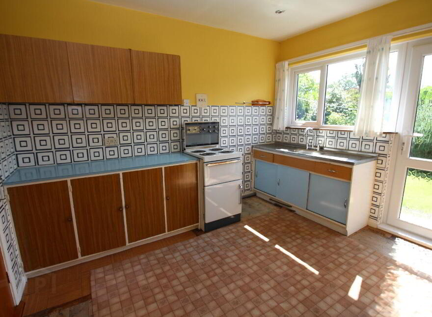 15 Fairview Park, Carrickfergus, BT38 7JG