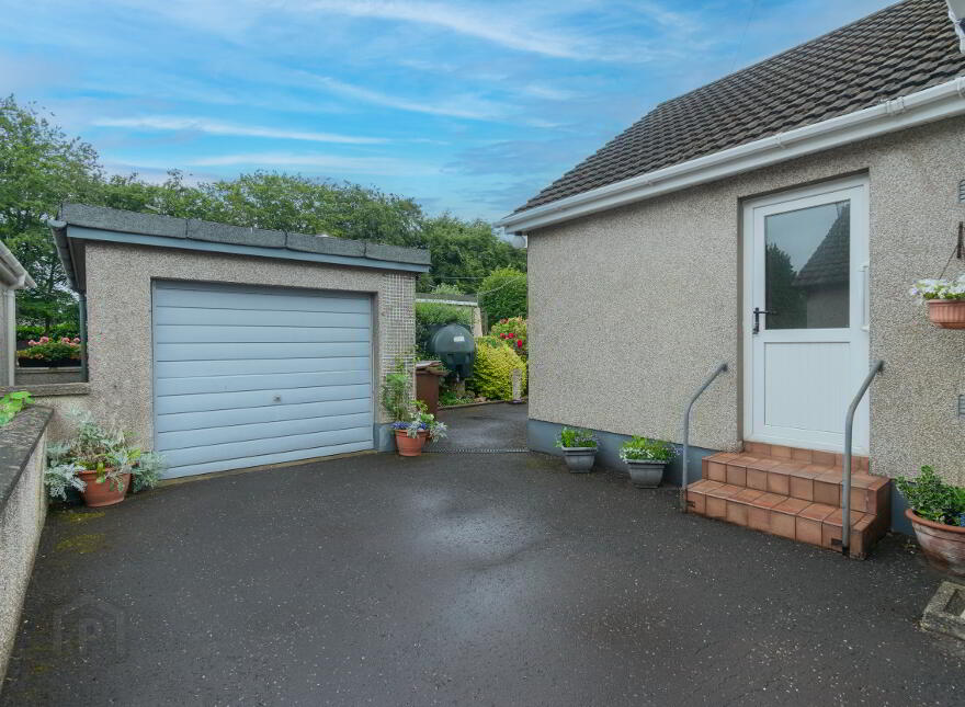 6 Whinsmoor Avenue, Broughshane, Ballymena, BT42 4JF