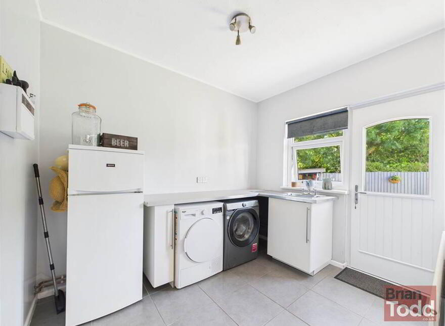 Windsor Heights, Larne, BT40 1UL