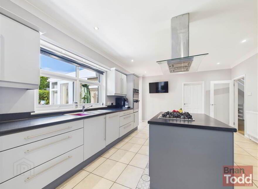 Windsor Heights, Larne, BT40 1UL