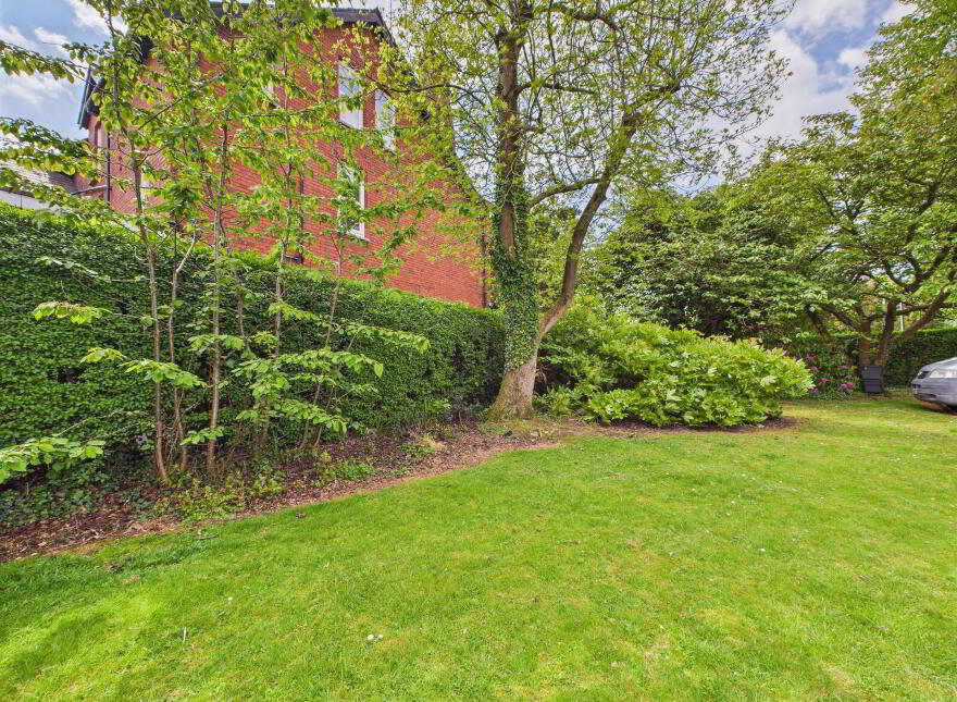 Apartment 3 52 Myrtlefield Park, Belfast, BT9 6NF