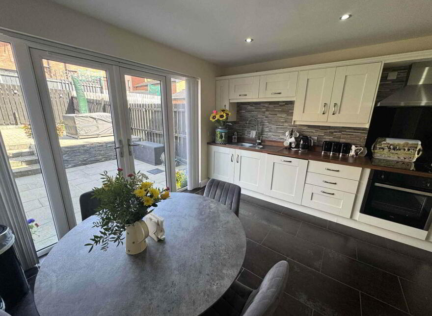 5 Highgrove Gate, Carrickfergus, BT38 9TX
