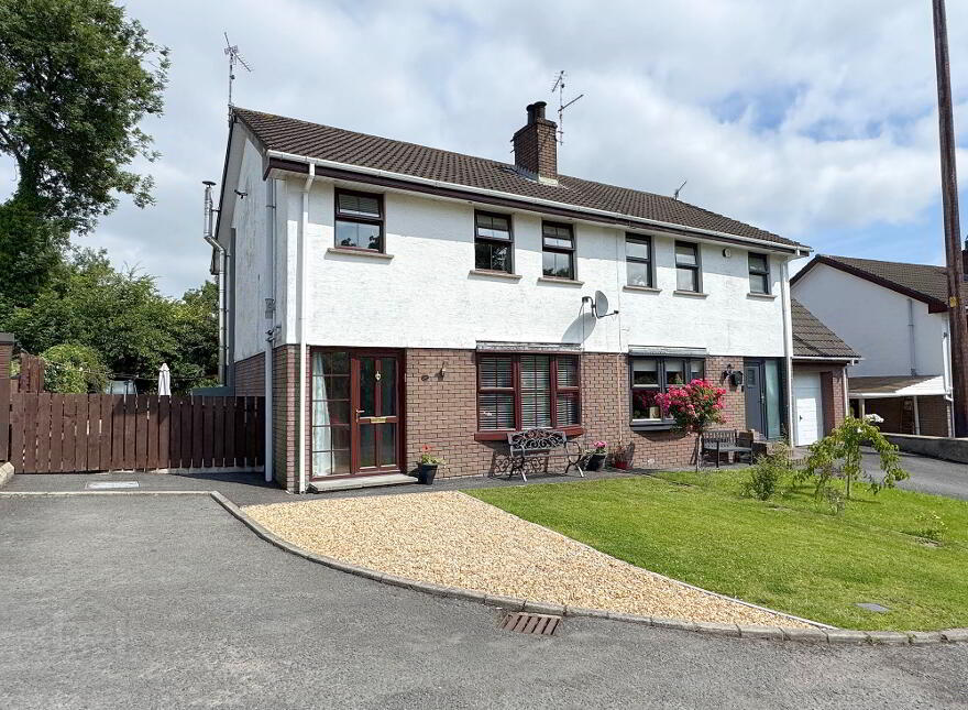10 Church Drive, Loughbrickland, Banbridge, BT32 4AD photo