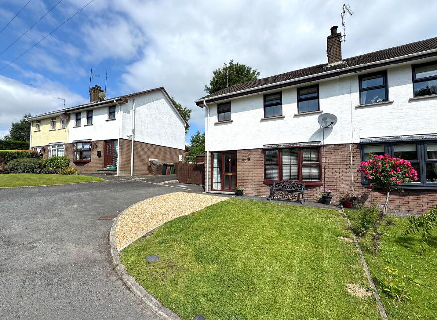 10 Church Drive, Loughbrickland, Banbridge, BT32 3RB