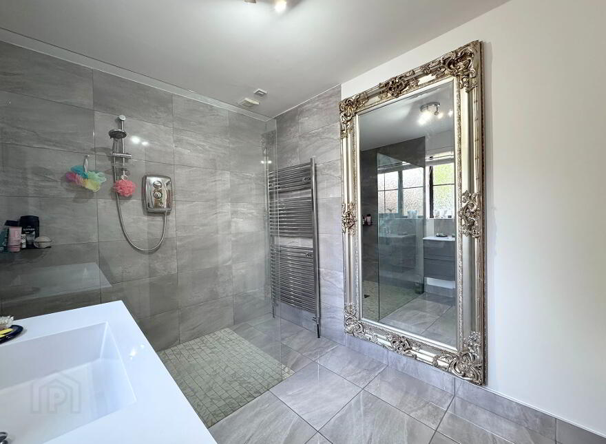 10 Church Drive, Loughbrickland, Banbridge, BT32 3RB