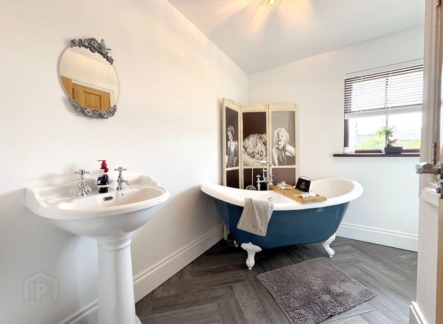 10 Church Drive, Loughbrickland, Banbridge, BT32 3RB