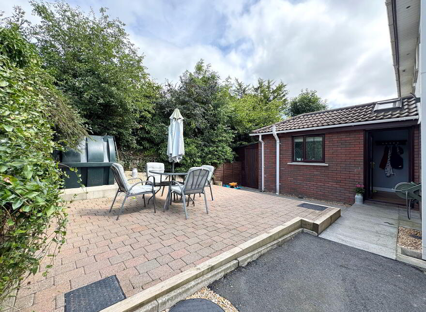 10 Church Drive, Loughbrickland, Banbridge, BT32 3RB