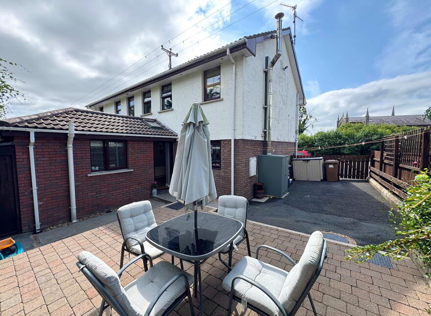 10 Church Drive, Loughbrickland, Banbridge, BT32 3RB