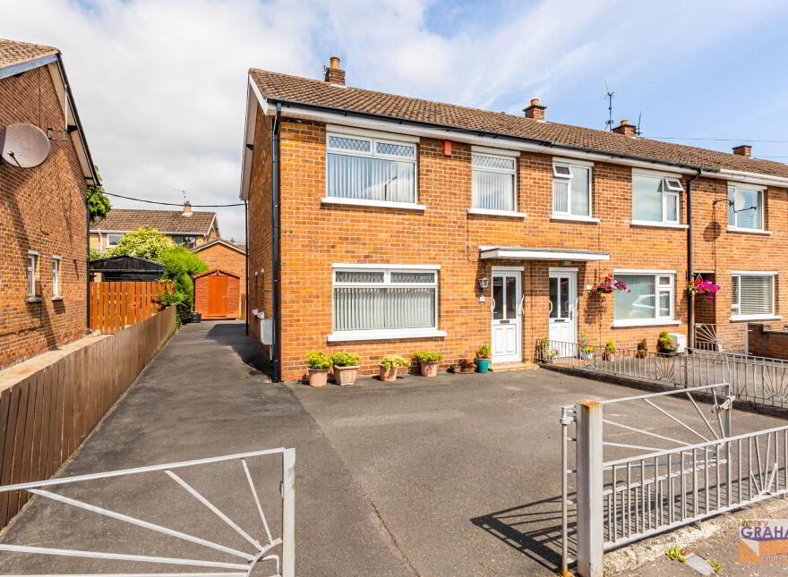 18 Skyline Drive, Lisburn, BT27 4HH photo