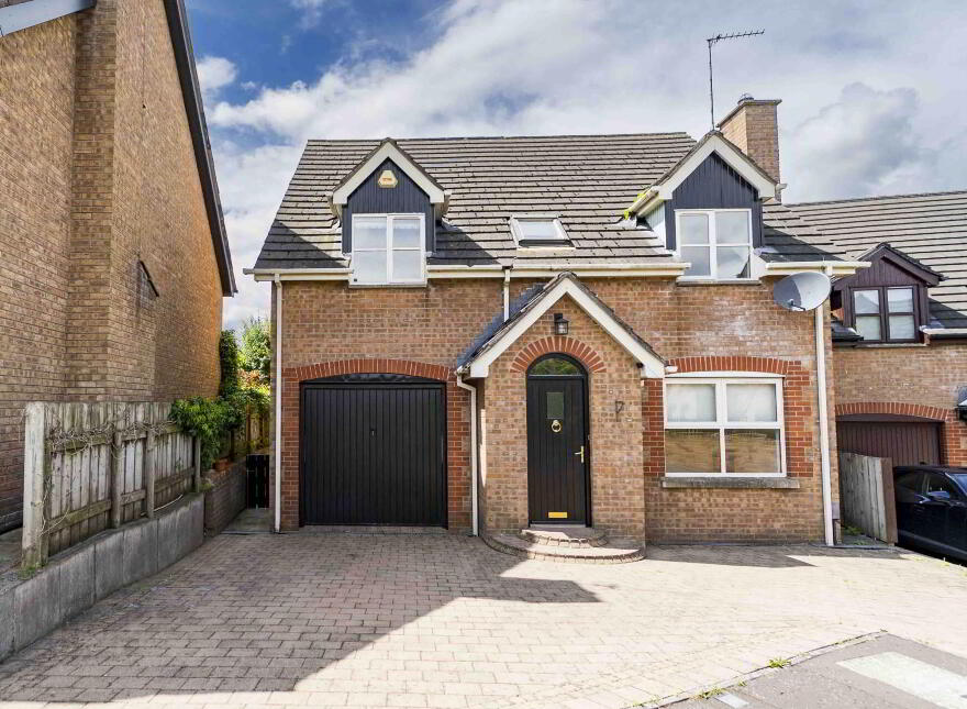 7 Primrose Garden Village, Lisburn, BT28 1LY photo