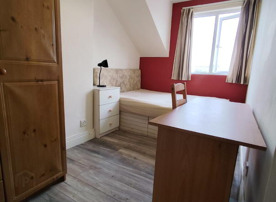 One Double Bedroom Available, 5 Magdala Street, Belfast, BT7 1PU