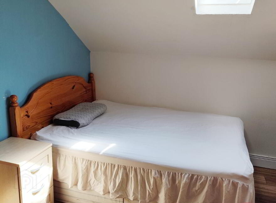 One Double Bedroom Available, 5 Magdala Street, Belfast, BT7 1PU