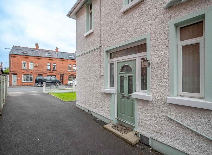 38 Kinnegar Road, Holywood, BT18 9JN
