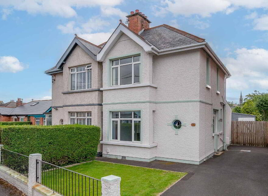 38 Kinnegar Road, Holywood, BT18 9JN