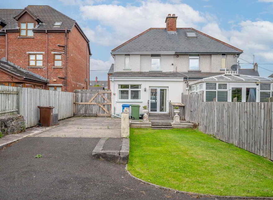 38 Kinnegar Road, Holywood, BT18 9JN
