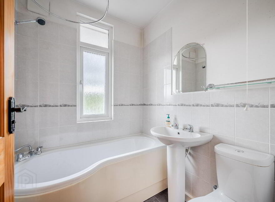 38 Kinnegar Road, Holywood, BT18 9JN
