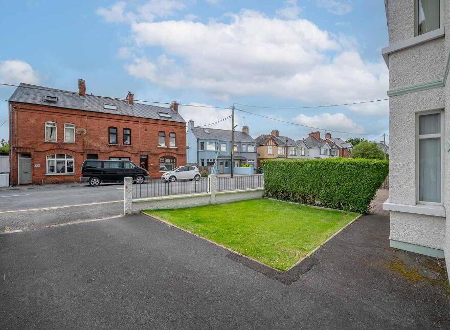 38 Kinnegar Road, Holywood, BT18 9JN