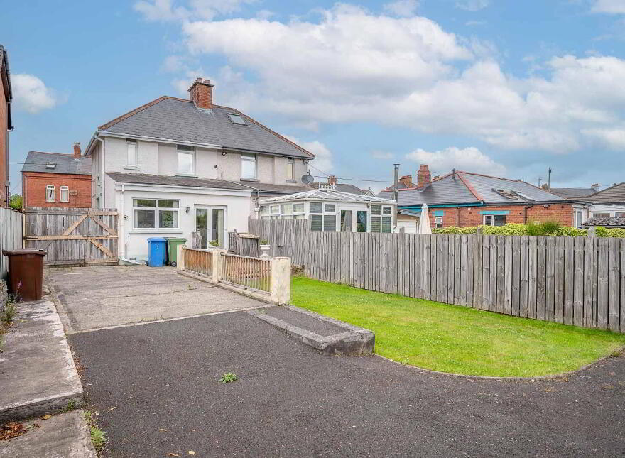 38 Kinnegar Road, Holywood, BT18 9JN