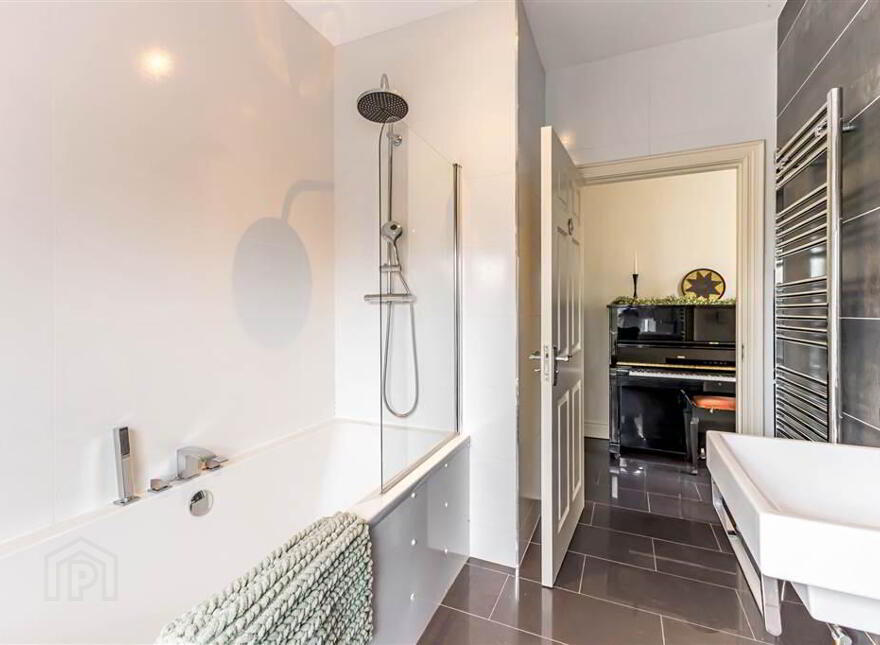 36 Lady Wallace Walk, Lisburn, BT28 3GY