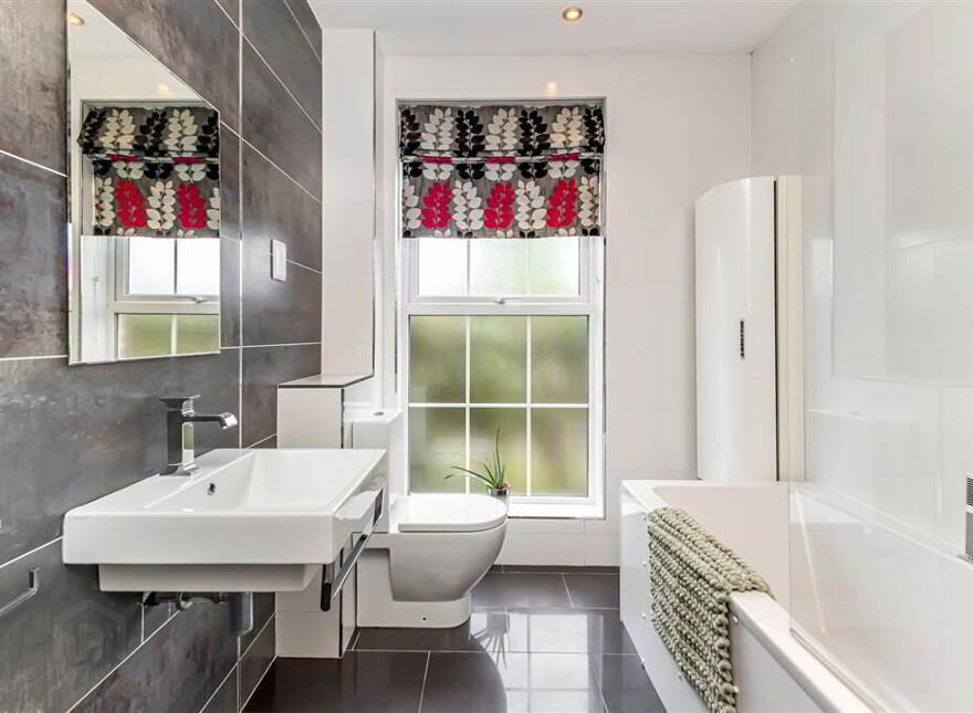 36 Lady Wallace Walk, Lisburn, BT28 3GY