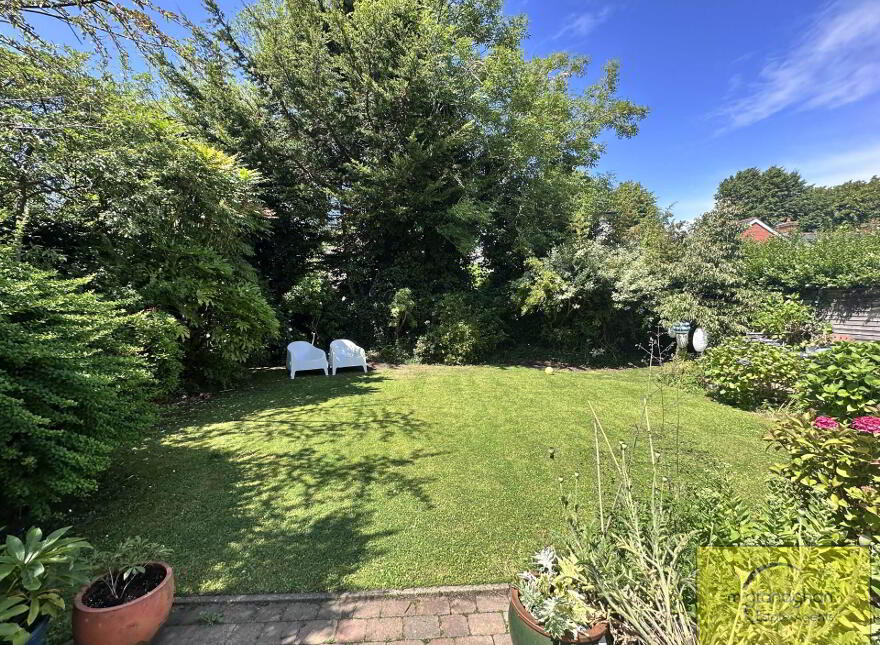 20 Knutsford Drive, Belfast, BT14 6LZ