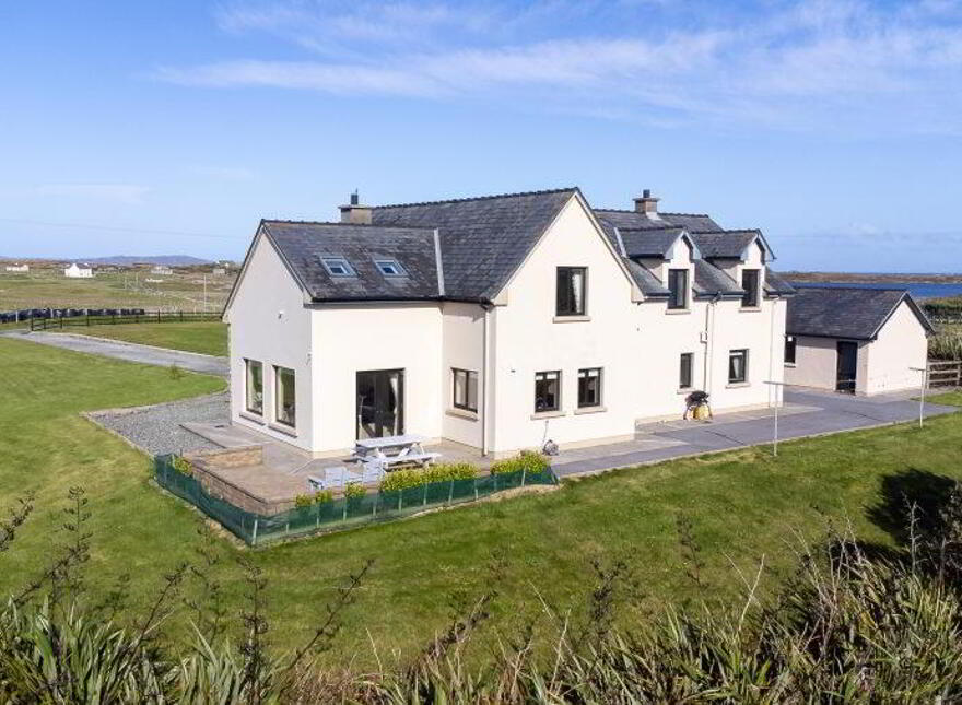 Gannoughs, Claddaghduff, H71F857