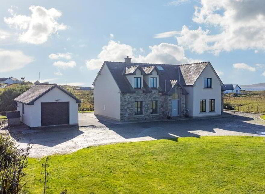 Gannoughs, Claddaghduff, H71F857