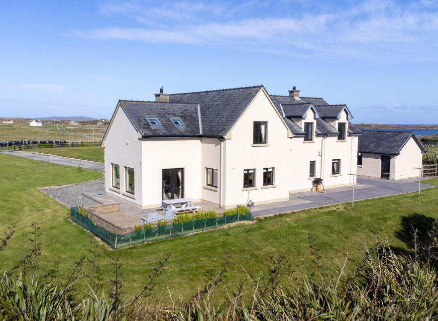 Gannoughs, Claddaghduff, H71F857