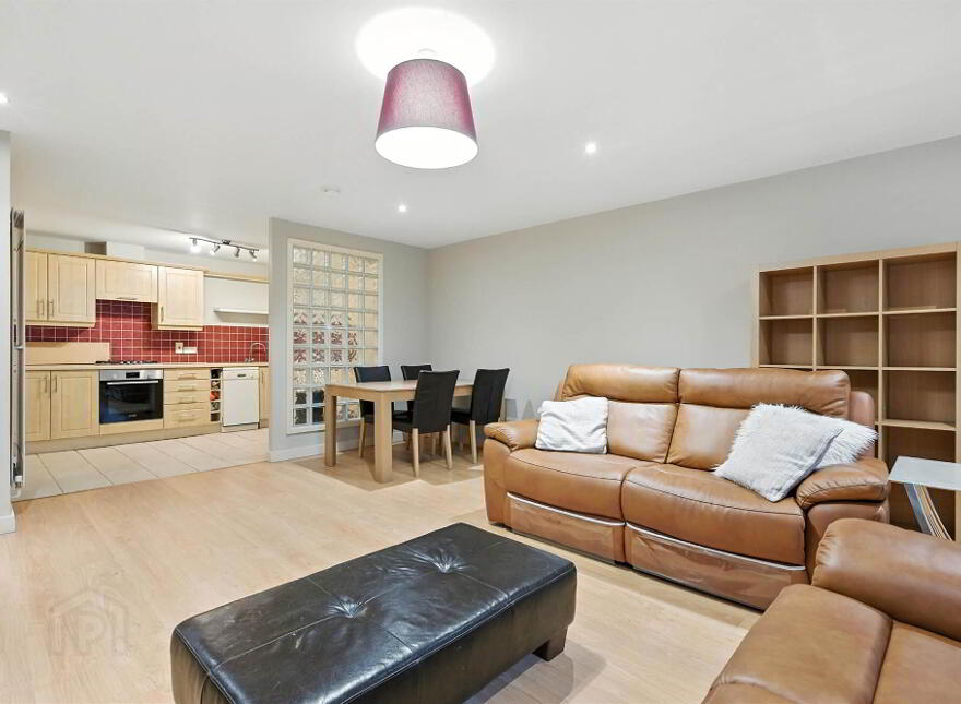 38 Queens Square, Belfast, BT1 3FF