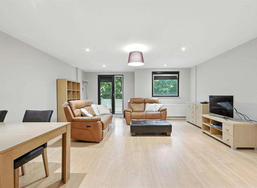 38 Queens Square, Belfast, BT1 3FF