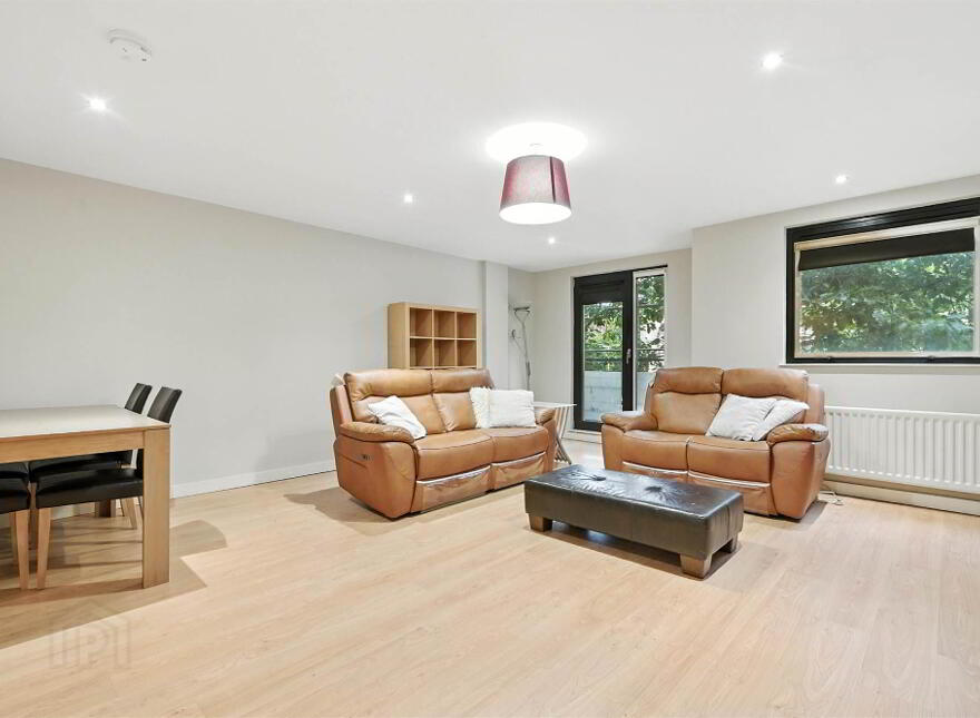 38 Queens Square, Belfast, BT1 3FF