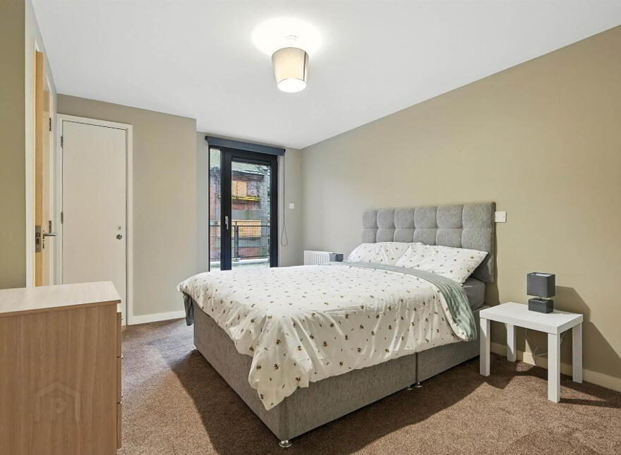 38 Queens Square, Belfast, BT1 3FF