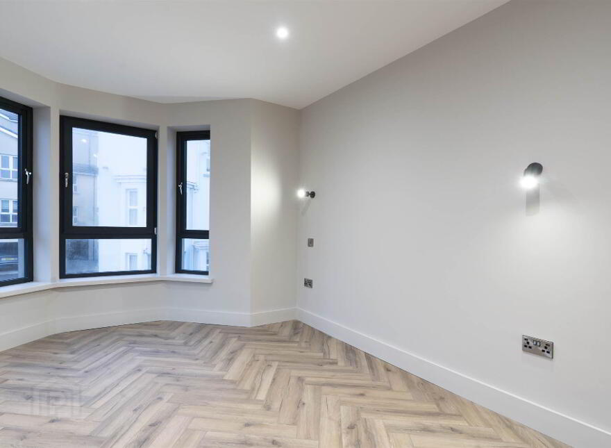 Apt 3, 37 West, Princess Street, Portrush, BT56 8AX