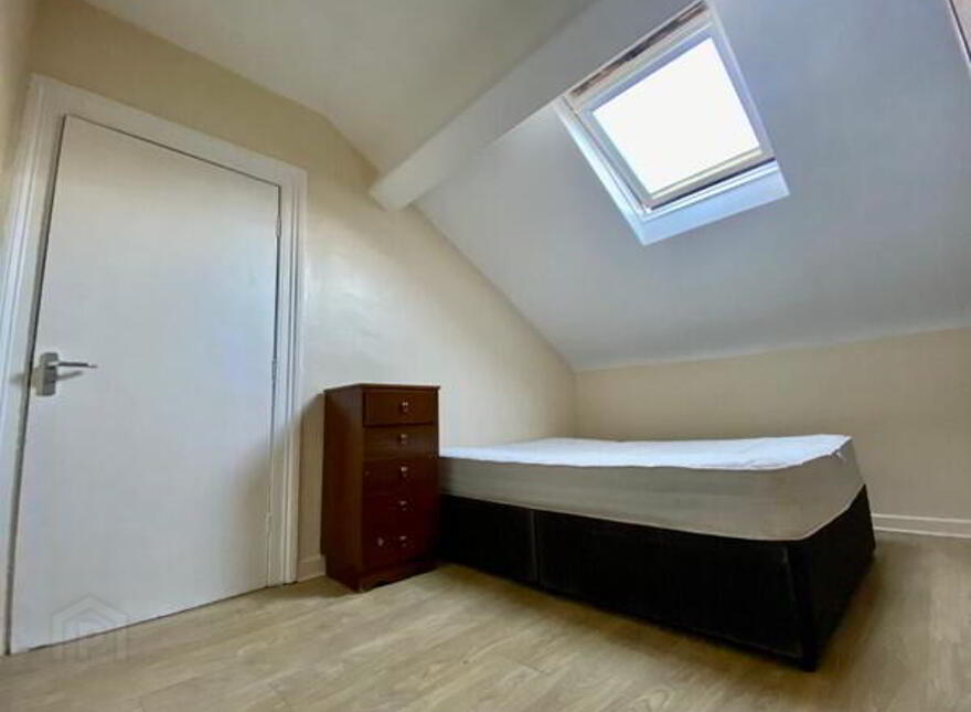 64 University Street, Belfast, BT7 1HB