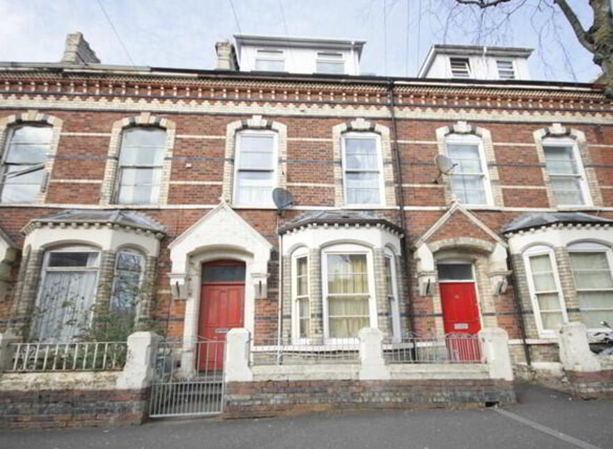64 University Street, Belfast, BT7 1HB photo