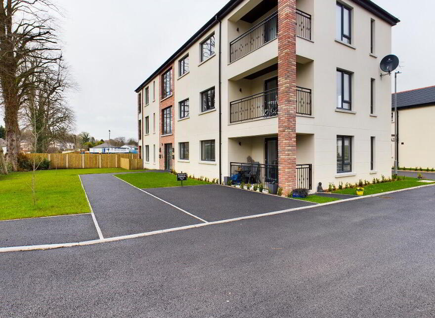 2 Ashley Park Lane, Dunmurry, Belfast, BT17 9EH photo