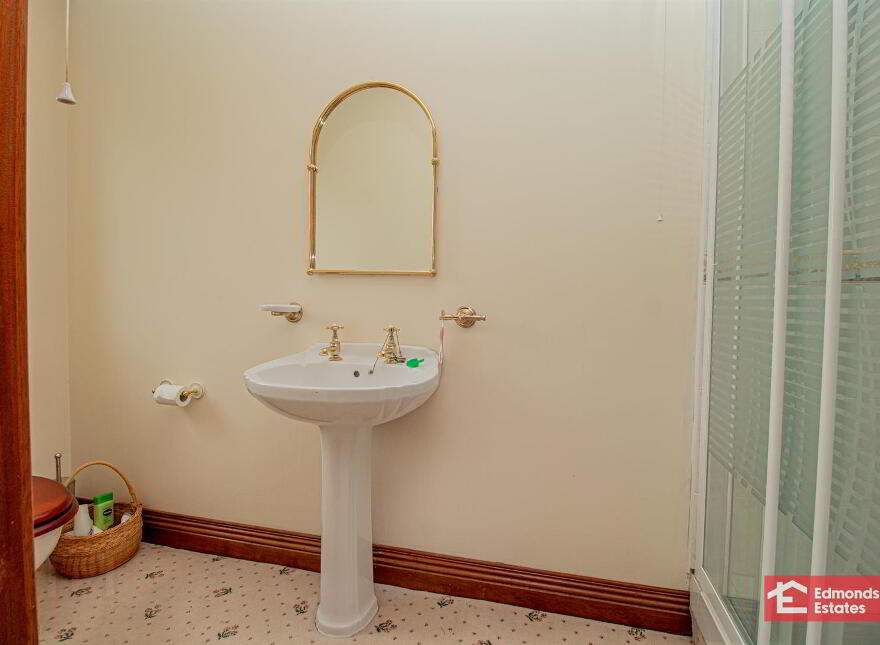 27 Dreen Road, Cullybackey, Ballymena, BT42 1EB