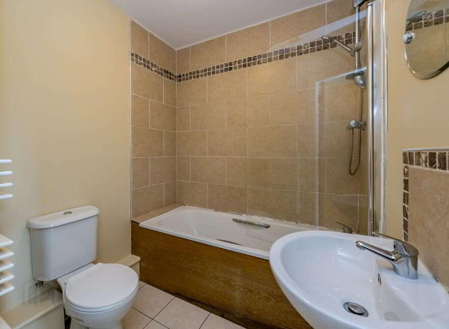 68 Academy Square, Co. Meath 68 Academy Square, Navan Meath, C15HW28