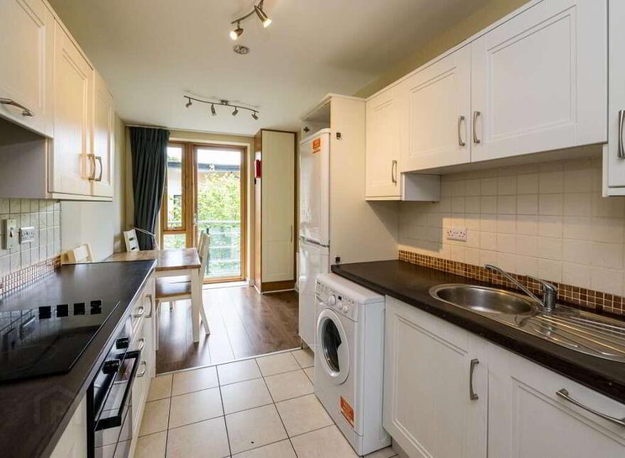 68 Academy Square, Co. Meath 68 Academy Square, Navan Meath, C15HW28