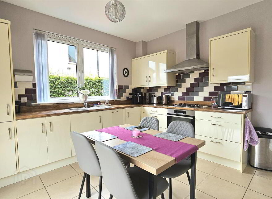 4 Bashford Drive, Carrickfergus, BT38 9TW