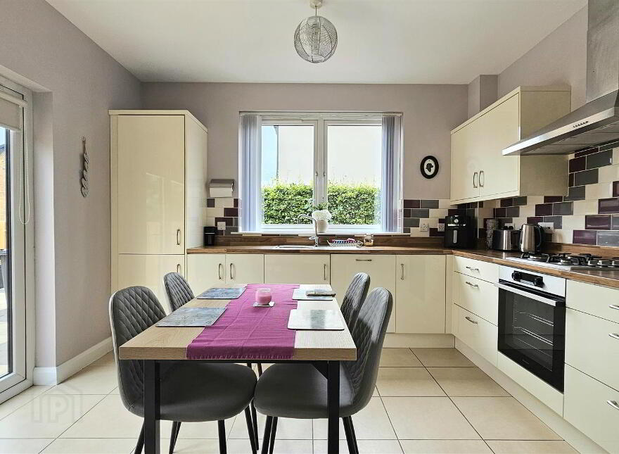 4 Bashford Drive, Carrickfergus, BT38 9TW