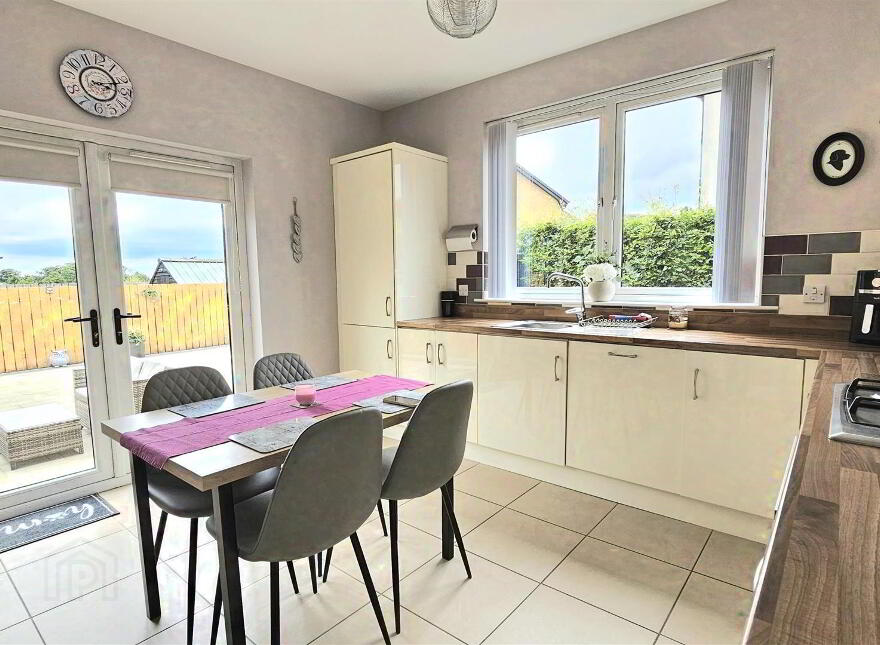 4 Bashford Drive, Carrickfergus, BT38 9TW