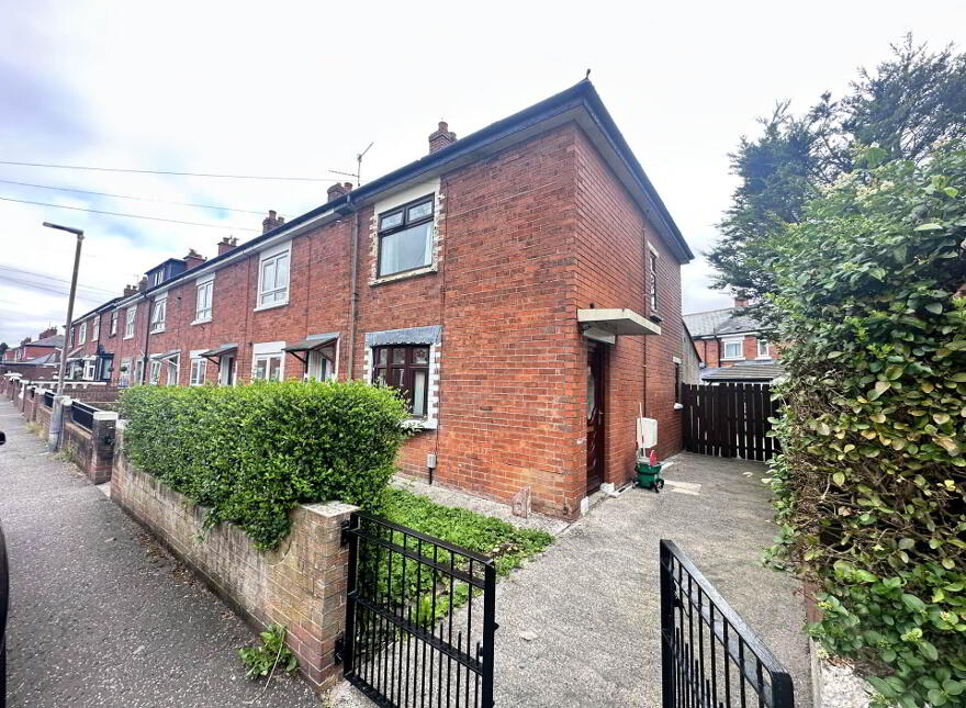 13 Whiterock Drive, Whiterock, Belfast, BT12 7PR photo