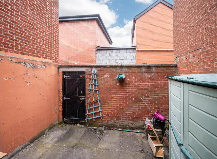11 Lichfield Avenue, Belfast, BT5 5JQ
