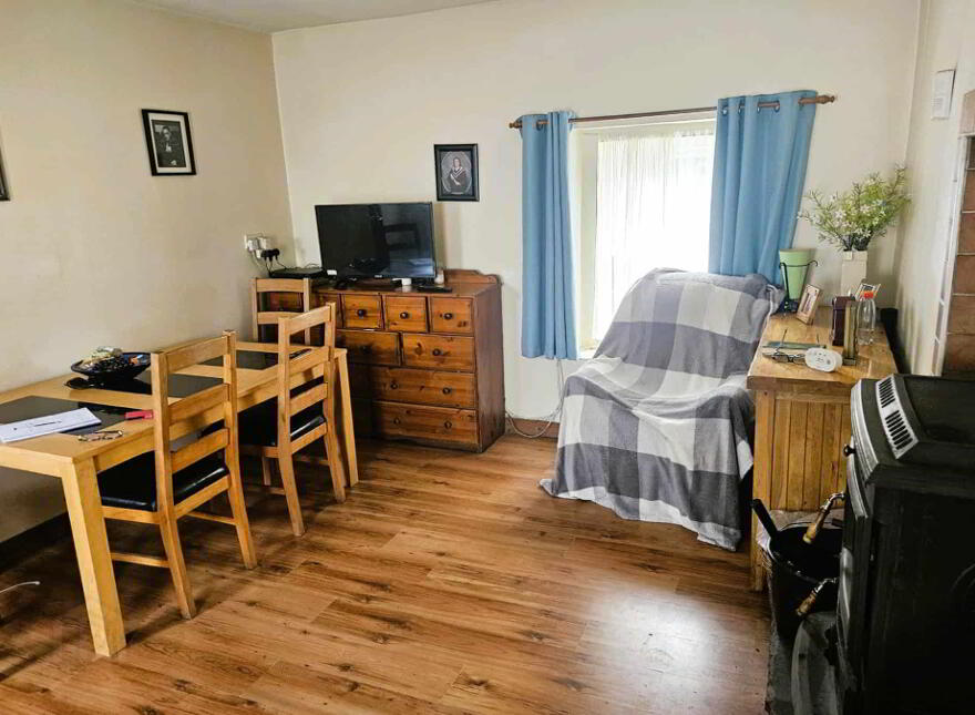 Detached Two Storey Dwelling, Castlefinn