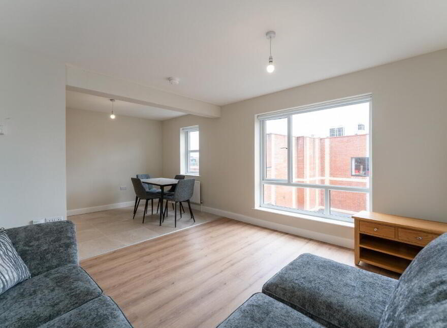 101 College Court Central, Belfast, BT1 6BF