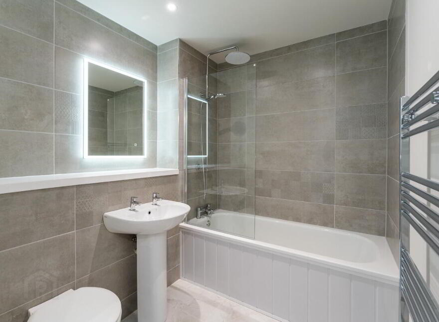 101 College Court Central, Belfast, BT1 6BF