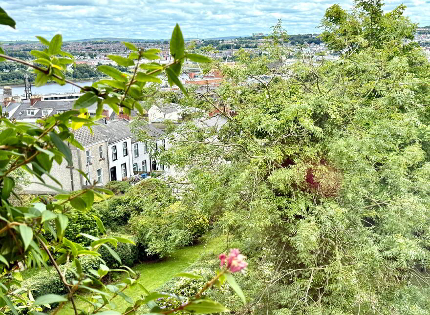 10 Deburgh Terrace, Derry, BT48 7LQ